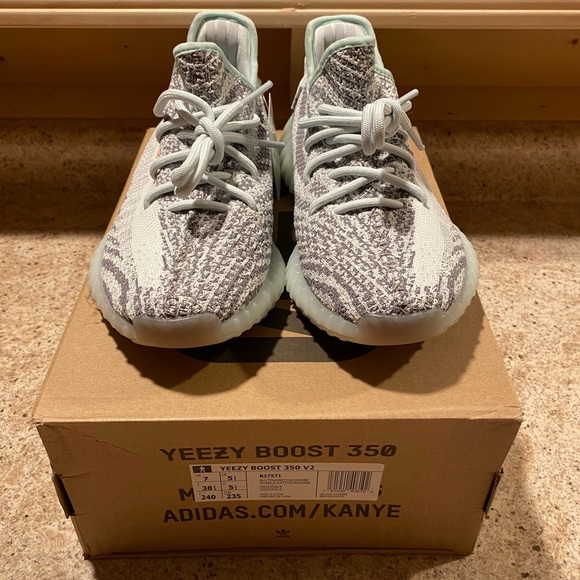 Fake Yeezy Blue Tint Details Size Adidas Yeezy Boost 350 V2 Low